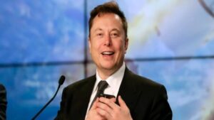Elon Musk speaks Twitter employee