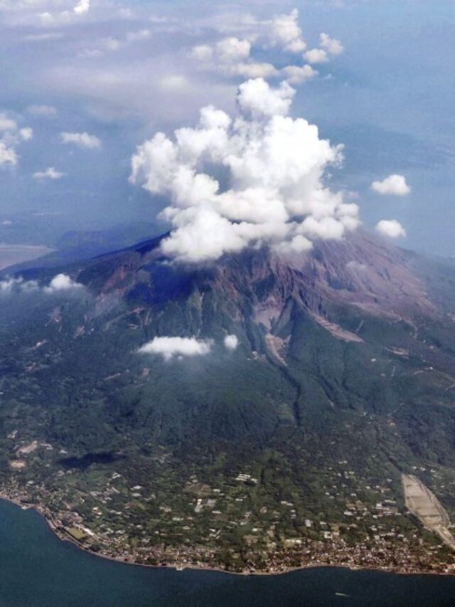 Sakurajima volcano eruption in Japan on July 24